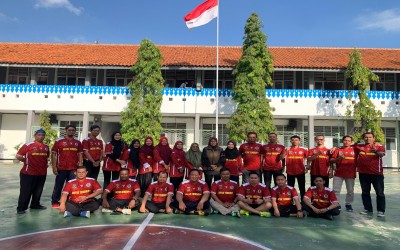 Pertandingan Futsal Persahabatan Antara Guru dan Murid